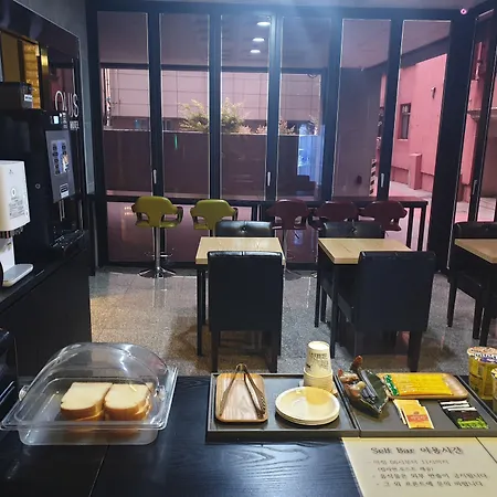 Louis Hotel